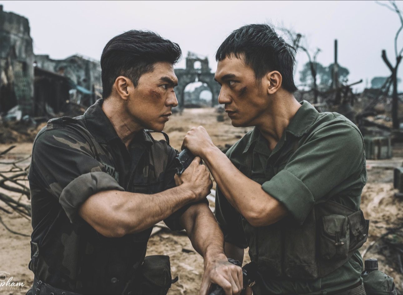 Steven Nguyễn gây sốt với vai phản diện Quang trong "Mưa đỏ"- Ảnh 6. Steven Nguyễn gây sốt với vai phản diện Quang trong "Mưa đỏ"- Ảnh 6.
