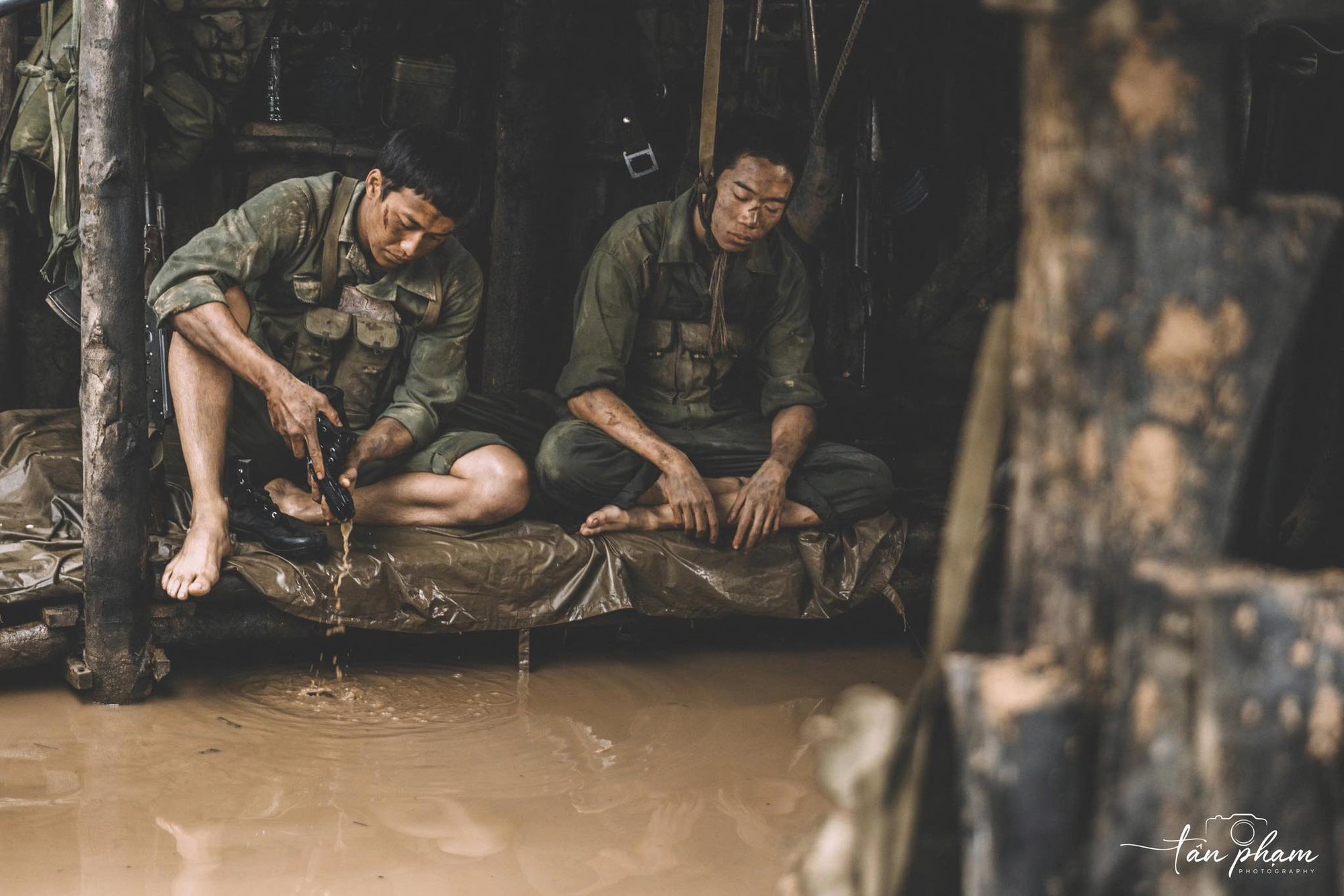 Gặp gỡ chàng trai "ăn rắn thật" trong phim Mưa đỏ: Từ vận động viên chuyên nghiệp thành diễn viên, từng mong muốn diễn vai...Sen- Ảnh 5. Gặp gỡ chàng trai "ăn rắn thật" trong phim Mưa đỏ: Từ vận động viên chuyên nghiệp thành diễn viên, từng mong muốn diễn vai...Sen- Ảnh 5.