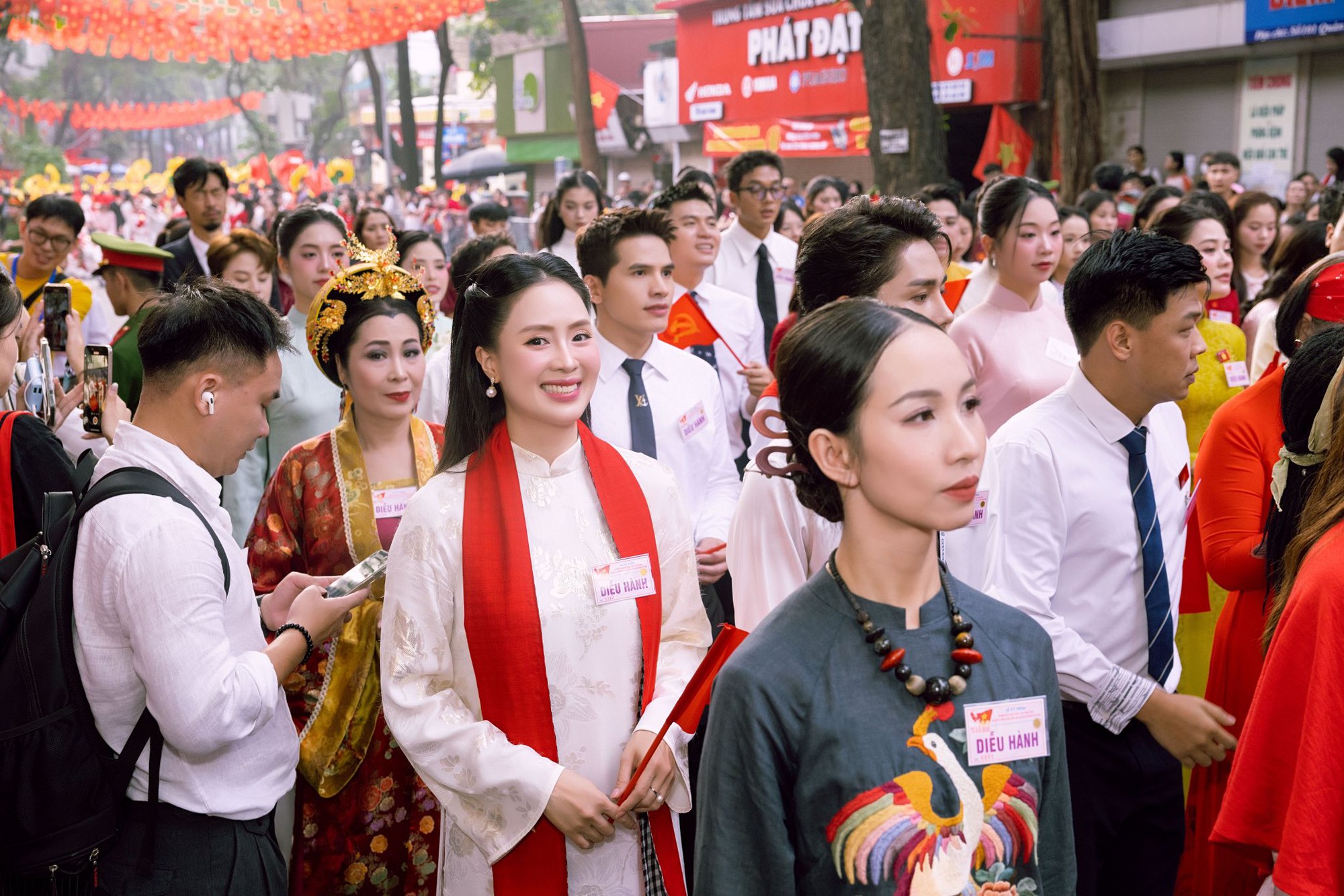 Hồng Diễm được khen không ngớt về nhan sắc tuổi 42, phong cách thời trang cực trẻ trung và thanh lịch- Ảnh 1. Hồng Diễm được khen không ngớt về nhan sắc tuổi 42, phong cách thời trang cực trẻ trung và thanh lịch- Ảnh 1.