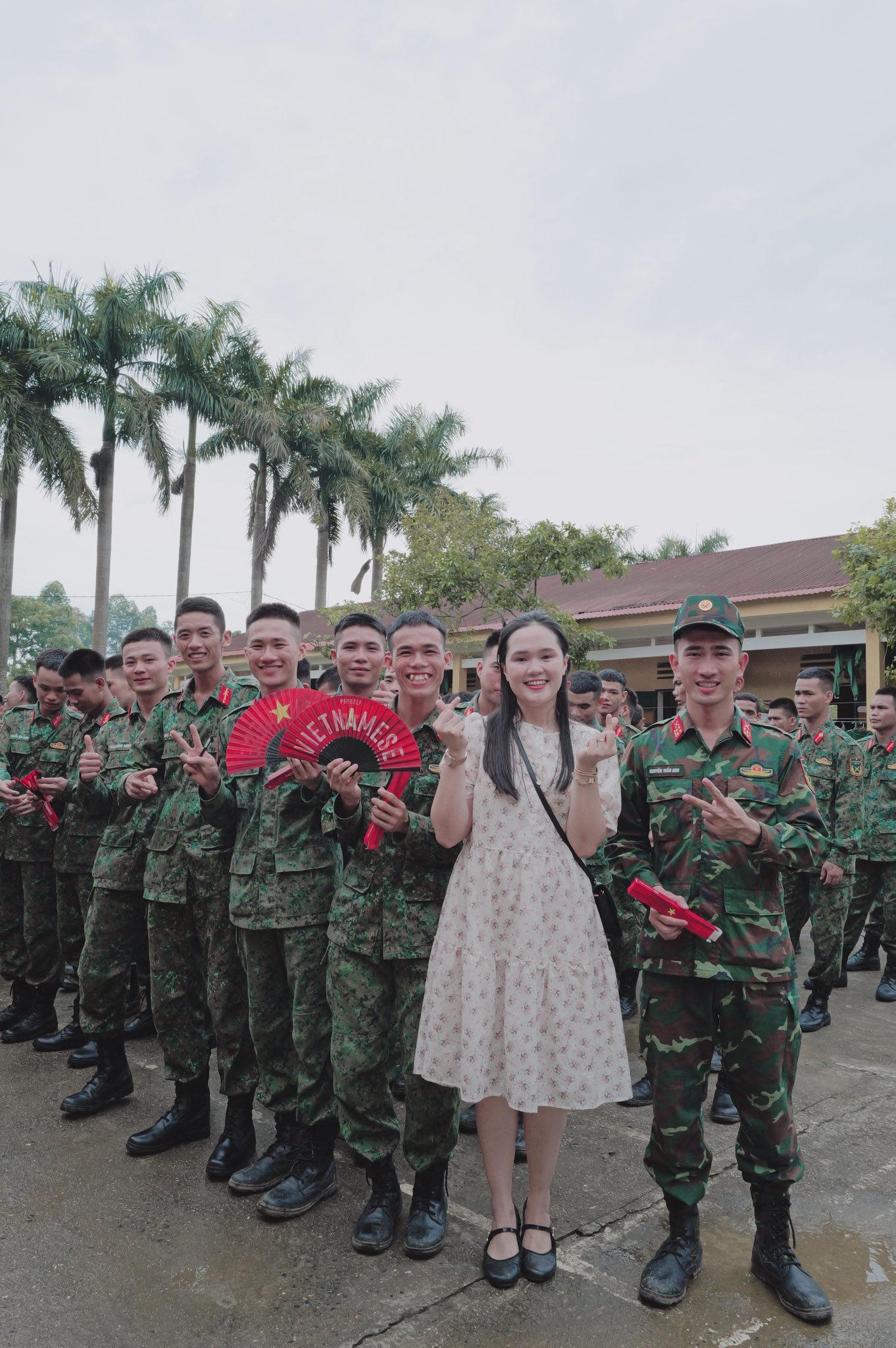 Quỳnh Anh - vợ Duy Mạnh phản pháo khi netizen nhắc nên học cách phối đồ- Ảnh 1. Quỳnh Anh - vợ Duy Mạnh phản pháo khi netizen nhắc nên học cách phối đồ- Ảnh 1.