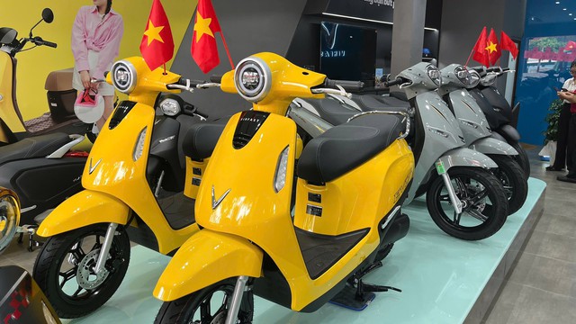 VinFast Evo Grand đi xa, cốp siêu lớn đã về đại lý: Niêm yết 21 triệu nhưng có thể mua với giá rẻ hơn- Ảnh 2. VinFast Evo Grand đi xa, cốp siêu lớn đã về đại lý: Niêm yết 21 triệu nhưng có thể mua với giá rẻ hơn- Ảnh 2.