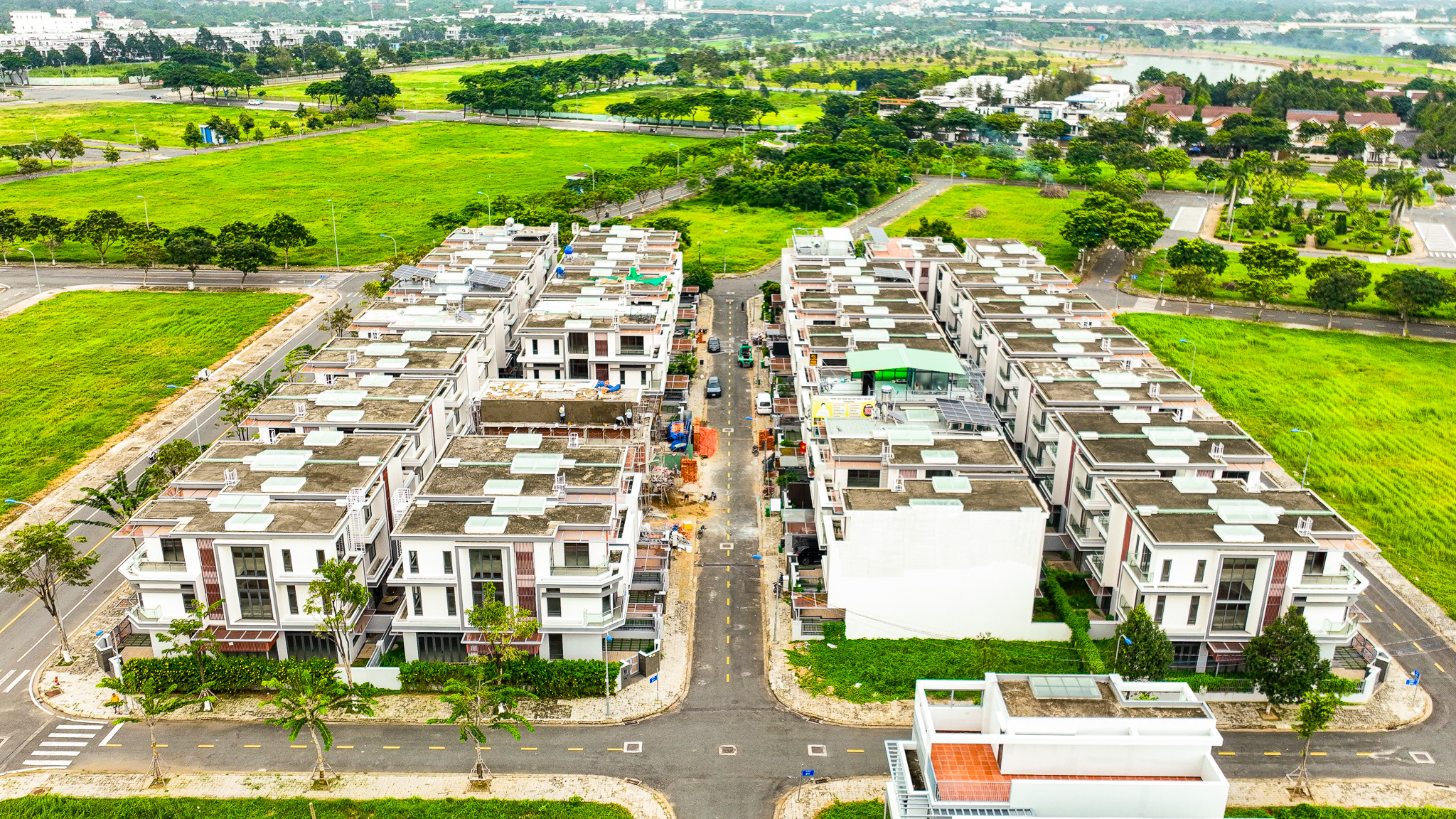 Khu đô thị treo đầy biển bán gấp, nhà ngộp nhưng giá tăng gần 70% ở TP.HCM- Ảnh 6. Khu đô thị treo đầy biển bán gấp, nhà ngộp nhưng giá tăng gần 70% ở TP.HCM- Ảnh 6.