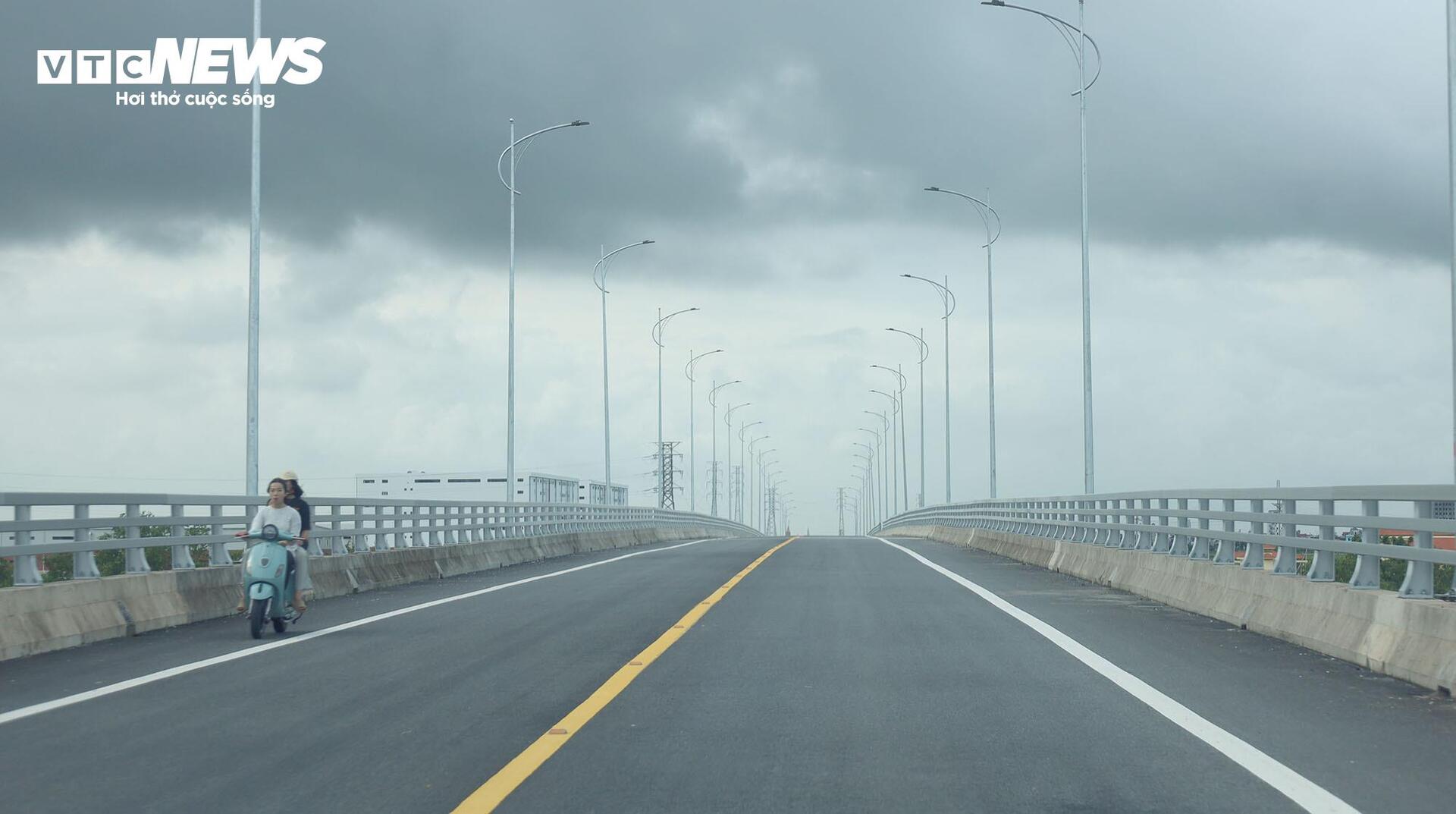 Toàn cảnh tuyến đường bộ ven biển Hưng Yên gần 5.000 tỷ đồng sắp cán đích- Ảnh 7. Toàn cảnh tuyến đường bộ ven biển Hưng Yên gần 5.000 tỷ đồng sắp cán đích- Ảnh 7.