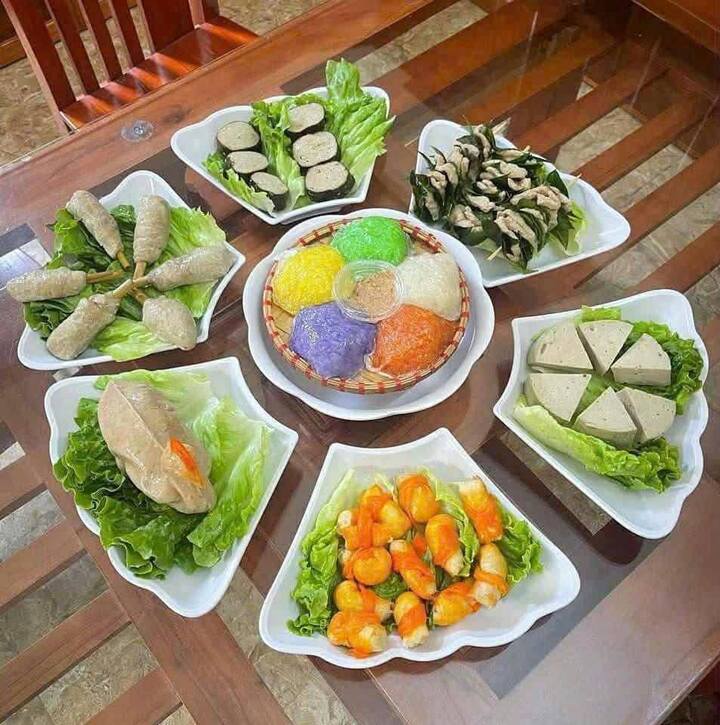 Giá mâm cỗ cúng Rằm tháng 7 đắt đỏ, bà nội trợ thắt chặt chi tiêu- Ảnh 2. Giá mâm cỗ cúng Rằm tháng 7 đắt đỏ, bà nội trợ thắt chặt chi tiêu- Ảnh 2.