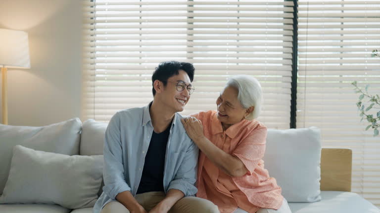 Được thừa kế 2 bất động sản 11 tỷ đồng trong khi anh chị “tay trắng”, người đàn ông vẫn ngậm ngùi: “Không ai khổ bằng tôi”- Ảnh 1. Được thừa kế 2 bất động sản 11 tỷ đồng trong khi anh chị “tay trắng”, người đàn ông vẫn ngậm ngùi: “Không ai khổ bằng tôi”- Ảnh 1.