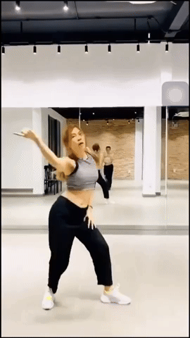 44 tuổi xinh đẹp lấp lánh, Mỹ Tâm không tập gym vẫn giữ dáng đỉnh chóp, xả stress bằng một game cực ngầu!- Ảnh 4. 44 tuổi xinh đẹp lấp lánh, Mỹ Tâm không tập gym vẫn giữ dáng đỉnh chóp, xả stress bằng một game cực ngầu!- Ảnh 4.