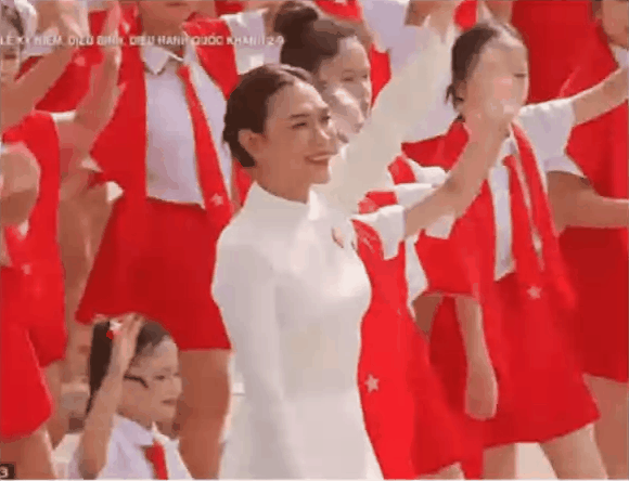 Chạy show Đại lễ như Mỹ Tâm: Từ Mỹ Đình đến Quảng trường Ba Đình rồi Ninh Bình, hát ở đâu “gây bão” ở đó- Ảnh 1. Chạy show Đại lễ như Mỹ Tâm: Từ Mỹ Đình đến Quảng trường Ba Đình rồi Ninh Bình, hát ở đâu “gây bão” ở đó- Ảnh 1.