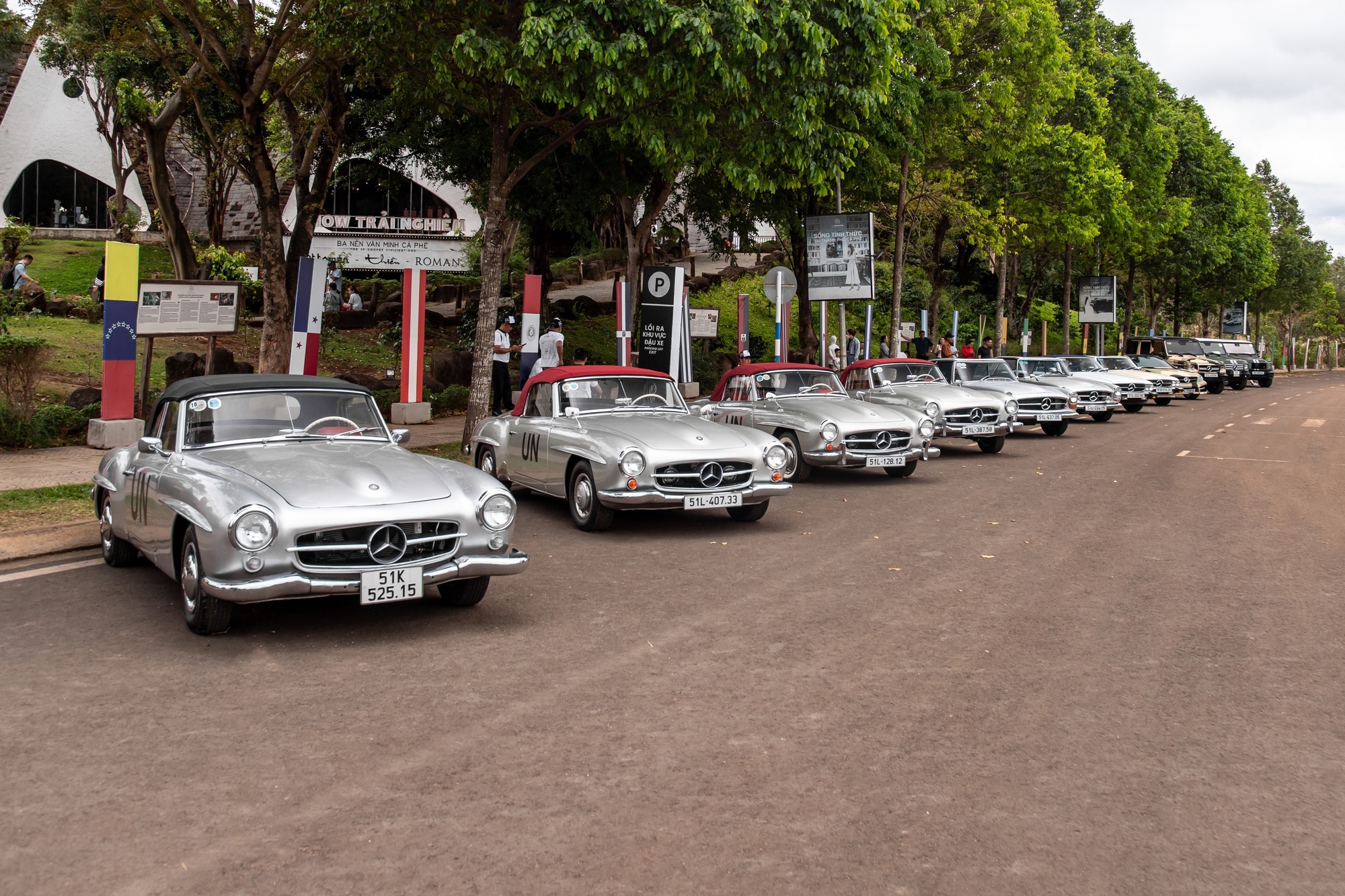 Mercedes-Benz 300 SL triệu đô bất ngờ xuất hiện tại Việt Nam, CĐM lập tức gọi tên một người xứng đáng làm chủ nhân siêu phẩm- Ảnh 4. Mercedes-Benz 300 SL triệu đô bất ngờ xuất hiện tại Việt Nam, CĐM lập tức gọi tên một người xứng đáng làm chủ nhân siêu phẩm- Ảnh 4.