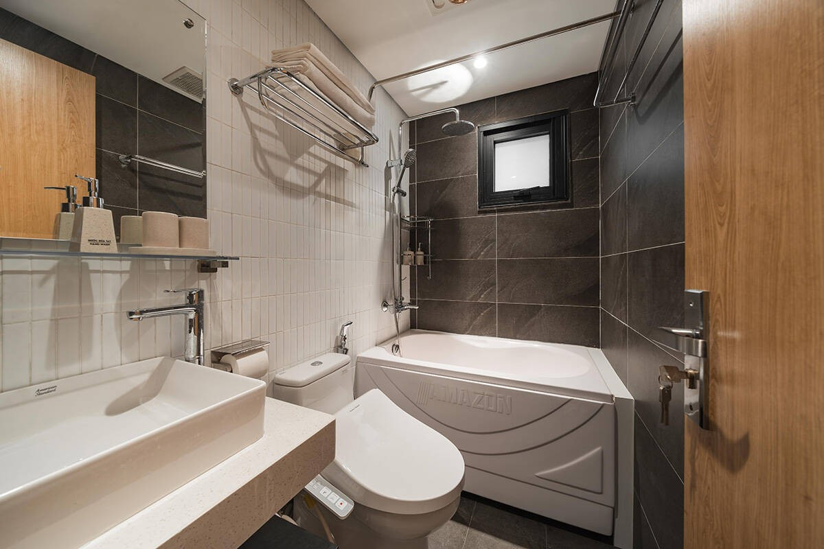 Cải tạo không gian 47m2 thành 'tổ hợp' vừa để ở vừa cho thuê- Ảnh 5. Cải tạo không gian 47m2 thành 'tổ hợp' vừa để ở vừa cho thuê- Ảnh 5.