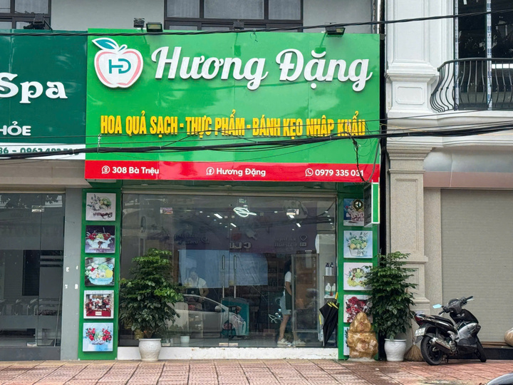 Vụ 3 chùm nho giá 4,5 triệu đồng: Phạt cửa hàng vì kinh doanh đồ nhập lậu- Ảnh 1.