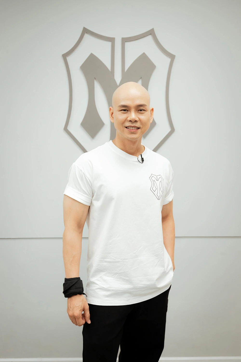 Nam ca sĩ bị bạn mời uống nước chứa chất cấm: Tuổi 50 hôn nhân viên mãn bên vợ là học trò, kém 12 tuổi- Ảnh 1. Nam ca sĩ bị bạn mời uống nước chứa chất cấm: Tuổi 50 hôn nhân viên mãn bên vợ là học trò, kém 12 tuổi- Ảnh 1.