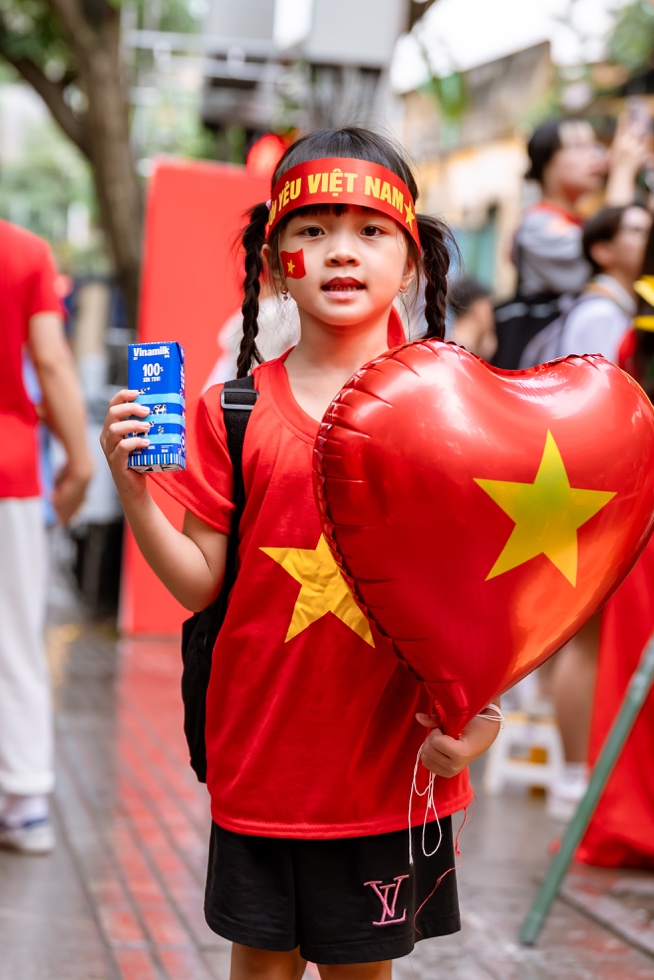 Vinamilk cùng Việt Nam rực rỡ trong ngày hội non sông- Ảnh 11. Vinamilk cùng Việt Nam rực rỡ trong ngày hội non sông- Ảnh 11.