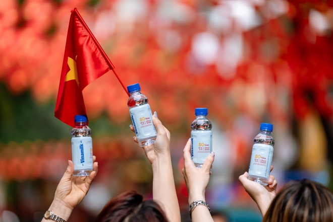 Vinamilk cùng Việt Nam rực rỡ trong ngày hội non sông- Ảnh 12. Vinamilk cùng Việt Nam rực rỡ trong ngày hội non sông- Ảnh 12.
