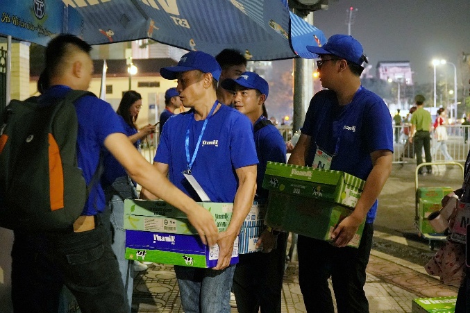Vinamilk cùng Việt Nam rực rỡ trong ngày hội non sông- Ảnh 2. Vinamilk cùng Việt Nam rực rỡ trong ngày hội non sông- Ảnh 2.