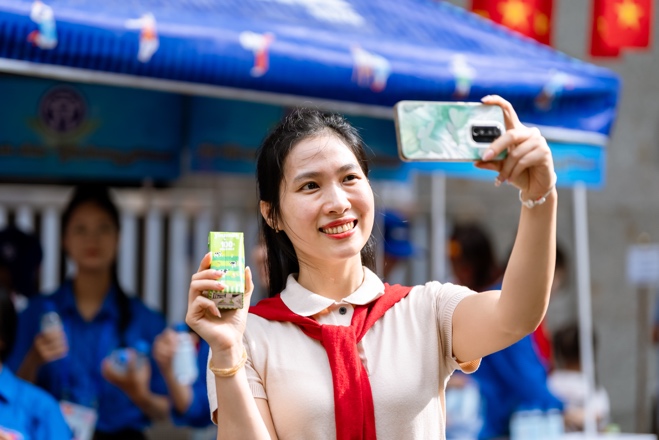 Vinamilk cùng Việt Nam rực rỡ trong ngày hội non sông- Ảnh 7. Vinamilk cùng Việt Nam rực rỡ trong ngày hội non sông- Ảnh 7.