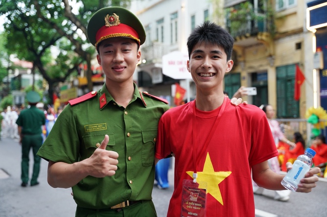 Vinamilk cùng Việt Nam rực rỡ trong ngày hội non sông- Ảnh 8. Vinamilk cùng Việt Nam rực rỡ trong ngày hội non sông- Ảnh 8.