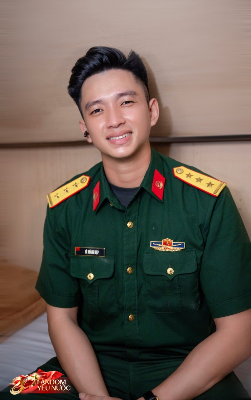 15 giây và chùm ảnh mới nhất của Lê Hoàng Hiệp trên tàu rời Hà Nội- Ảnh 2. 15 giây và chùm ảnh mới nhất của Lê Hoàng Hiệp trên tàu rời Hà Nội- Ảnh 2.