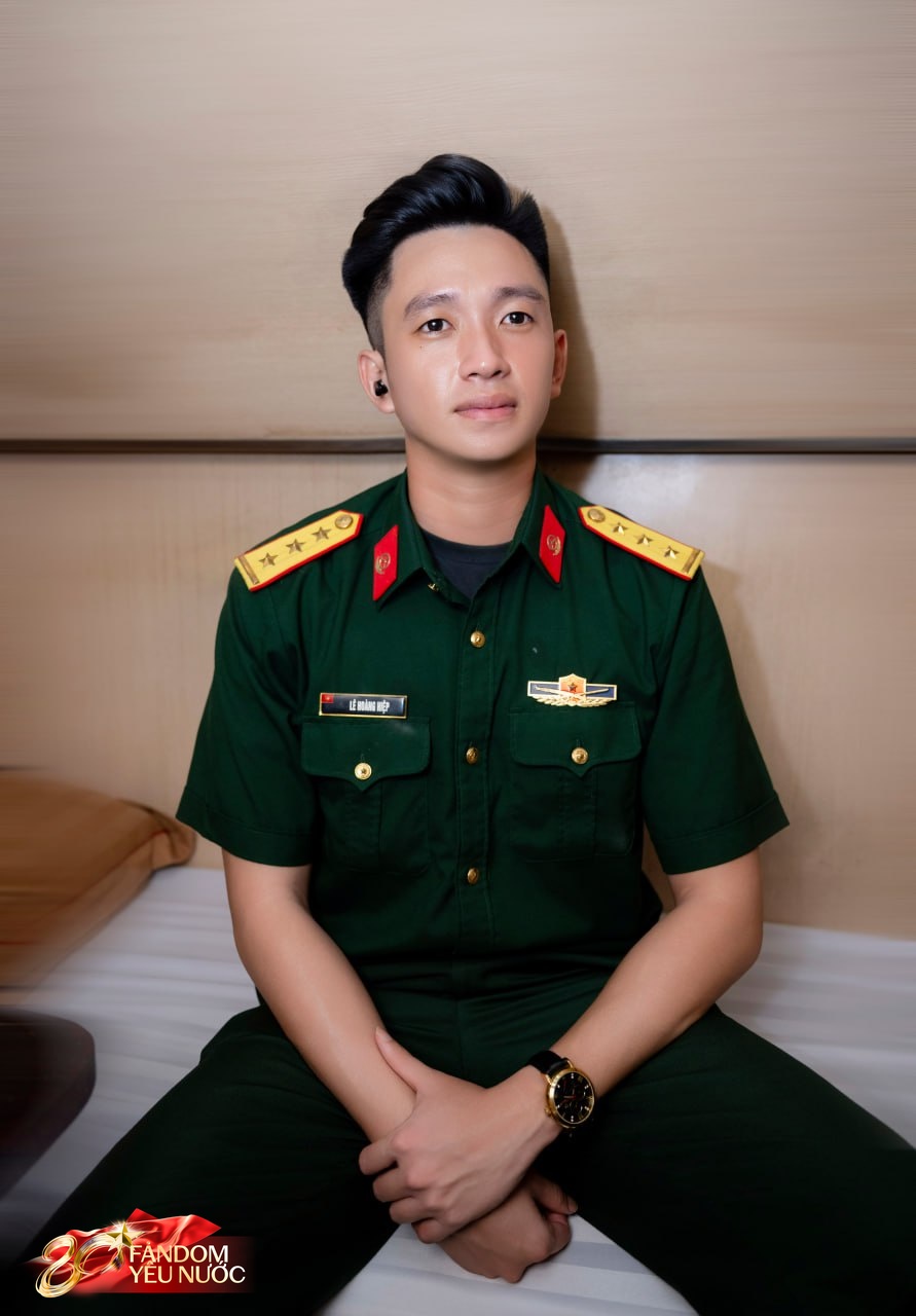 15 giây và chùm ảnh mới nhất của Lê Hoàng Hiệp trên tàu rời Hà Nội- Ảnh 3. 15 giây và chùm ảnh mới nhất của Lê Hoàng Hiệp trên tàu rời Hà Nội- Ảnh 3.