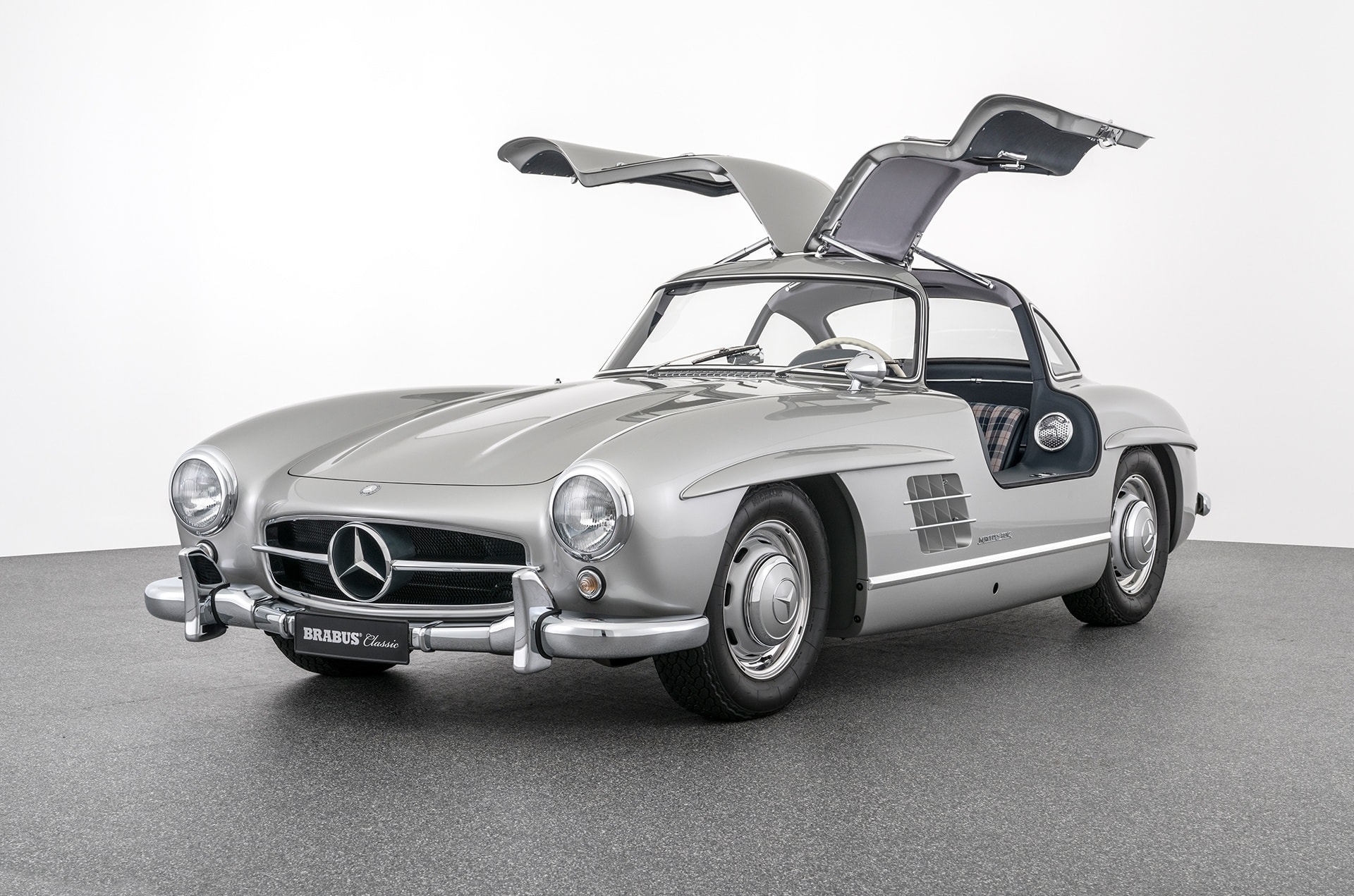 Mercedes-Benz 300 SL triệu đô bất ngờ xuất hiện tại Việt Nam, CĐM lập tức gọi tên một người xứng đáng làm chủ nhân siêu phẩm- Ảnh 10. Mercedes-Benz 300 SL triệu đô bất ngờ xuất hiện tại Việt Nam, CĐM lập tức gọi tên một người xứng đáng làm chủ nhân siêu phẩm- Ảnh 10.
