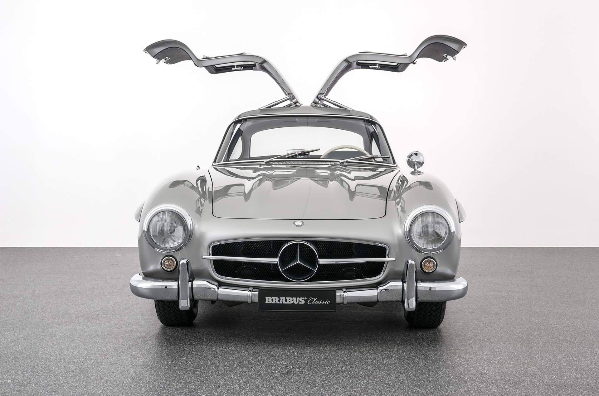 Mercedes-Benz 300 SL triệu đô bất ngờ xuất hiện tại Việt Nam, CĐM lập tức gọi tên một người xứng đáng làm chủ nhân siêu phẩm- Ảnh 11. Mercedes-Benz 300 SL triệu đô bất ngờ xuất hiện tại Việt Nam, CĐM lập tức gọi tên một người xứng đáng làm chủ nhân siêu phẩm- Ảnh 11.