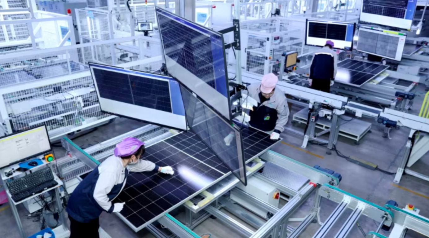 Bong bóng pin mặt trời của Trung Quốc vỡ tung: Top 6 doanh nghiệp lỗ hàng tỷ USD, giá bán rơi tự do, Bắc Kinh cân nhắc thành lập quỹ giải cứu- Ảnh 1. Bong bóng pin mặt trời của Trung Quốc vỡ tung: Top 6 doanh nghiệp lỗ hàng tỷ USD, giá bán rơi tự do, Bắc Kinh cân nhắc thành lập quỹ giải cứu- Ảnh 1.