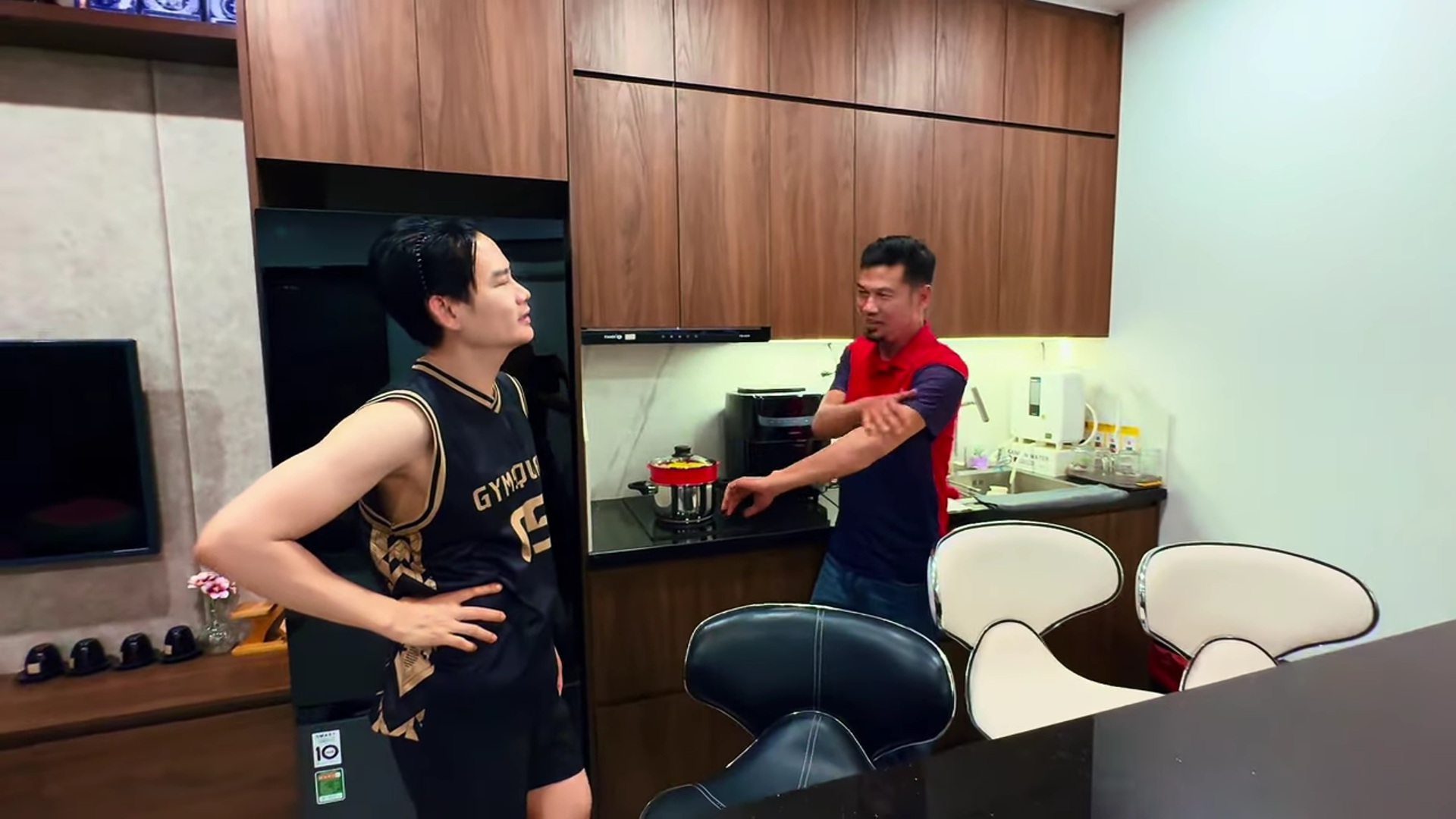 Nam MC VTV xây nhà bề thế ở trung tâm TP.HCM, vợ nói: "Chôn vàng dưới đất giờ lấy ra xây"- Ảnh 2. Nam MC VTV xây nhà bề thế ở trung tâm TP.HCM, vợ nói: "Chôn vàng dưới đất giờ lấy ra xây"- Ảnh 2.