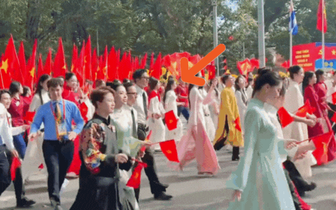 Khối nghệ sĩ bị nhắc nhở ở diễu hành, Cục trưởng Xuân Bắc xử lý nhanh bằng 1 hành động!- Ảnh 1. Khối nghệ sĩ bị nhắc nhở ở diễu hành, Cục trưởng Xuân Bắc xử lý nhanh bằng 1 hành động!- Ảnh 1.