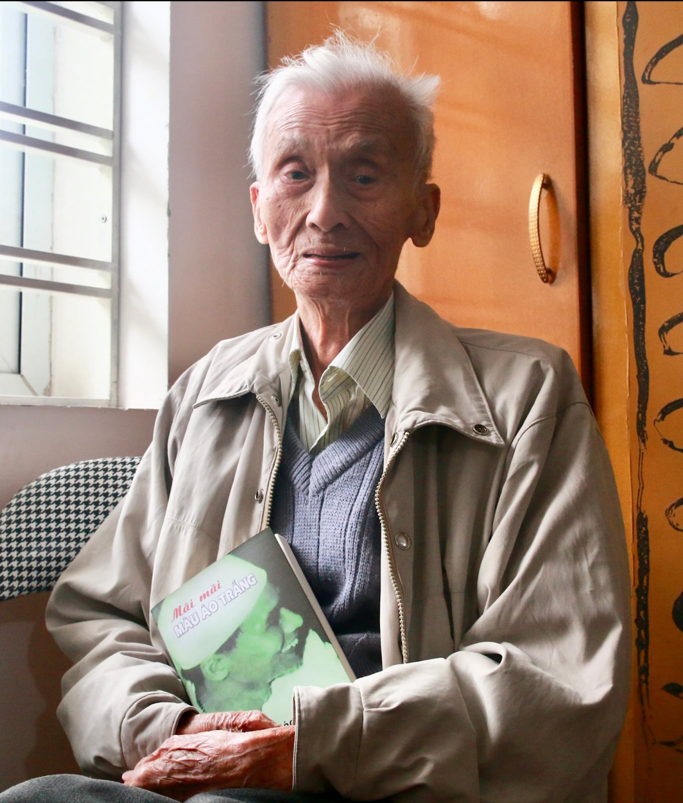 100 năm cuộc đời của cố “thuyền trưởng” bệnh viện Bạch Mai: 91 tuổi vẫn đạp xe đến viện, tự giặt quần áo mỗi ngày và bài học dạy con qua 1 miếng táo- Ảnh 1.