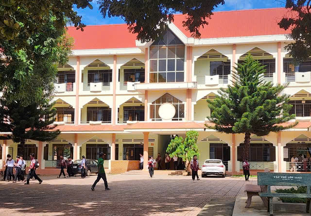 Kỷ luật cảnh cáo nữ hiệu trưởng nhiều lần vi phạm- Ảnh 1. Kỷ luật cảnh cáo nữ hiệu trưởng nhiều lần vi phạm- Ảnh 1.