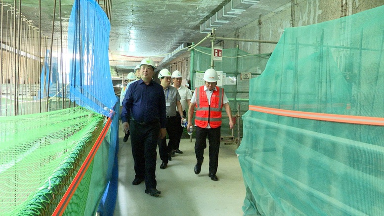 Bộ trưởng Xây dựng kiểm tra ga ngầm tuyến metro Nhổn – ga Hà Nội, yêu cầu đẩy nhanh tiến độ- Ảnh 1. Bộ trưởng Xây dựng kiểm tra ga ngầm tuyến metro Nhổn – ga Hà Nội, yêu cầu đẩy nhanh tiến độ- Ảnh 1.
