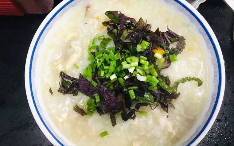 Chợ Việt có loại lá thơm vài nghìn cả bó nhưng là "vua" thải độc gan, dưỡng phổi, "quét sạch" mỡ máu xấu- Ảnh 1.