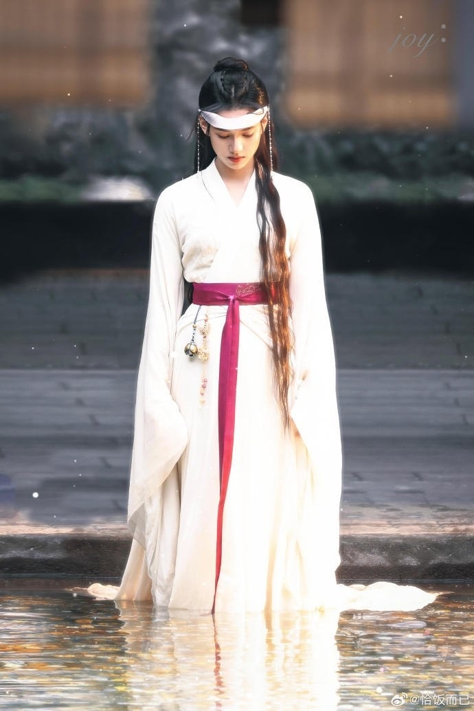 10 mỹ nhân bạch y đẹp nhất Trung Quốc: Lưu Diệc Phi chỉ xếp thứ 2, hạng 1 đúng chuẩn phong hoa tuyệt đại- Ảnh 4.