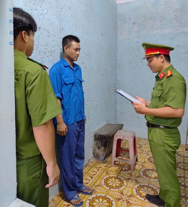 Bắt tạm giam Nguyễn Ngọc Quang, đối tượng đâm hỏng 4 mô tô cảnh sát- Ảnh 1. Bắt tạm giam Nguyễn Ngọc Quang, đối tượng đâm hỏng 4 mô tô cảnh sát- Ảnh 1.