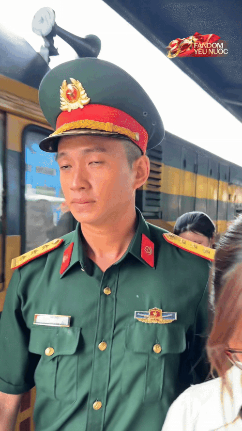 Thượng uý Lê Hoàng Hiệp đã về TP.HCM, hàng trăm người thấy được bóng lưng là mãn nguyện- Ảnh 10. Thượng uý Lê Hoàng Hiệp đã về TP.HCM, hàng trăm người thấy được bóng lưng là mãn nguyện- Ảnh 10.