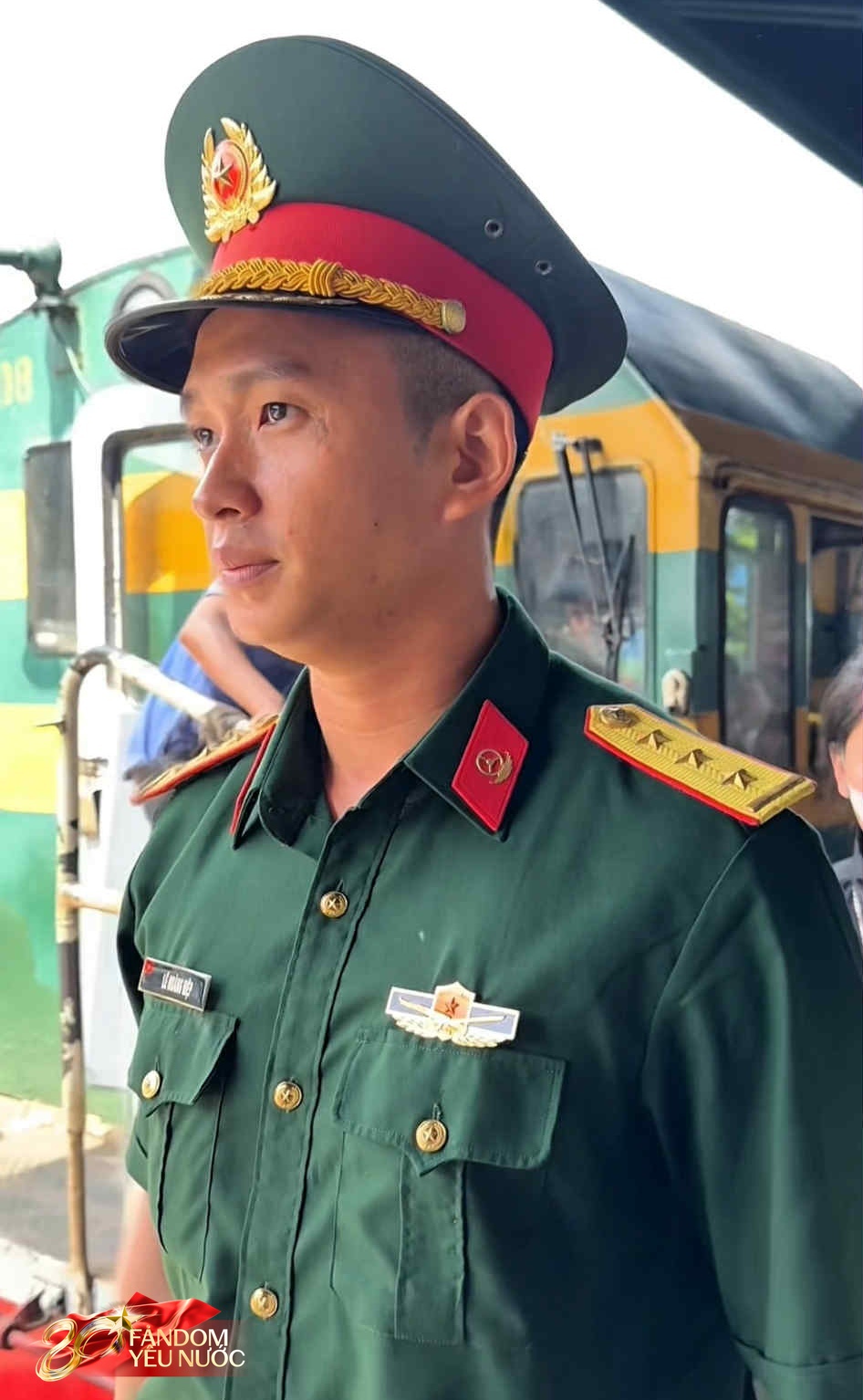 Thượng uý Lê Hoàng Hiệp đã về TP.HCM, hàng trăm người thấy được bóng lưng là mãn nguyện- Ảnh 12. Thượng uý Lê Hoàng Hiệp đã về TP.HCM, hàng trăm người thấy được bóng lưng là mãn nguyện- Ảnh 12.