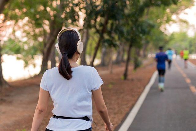 Tôi thấy mình trẻ hẳn ra ở tuổi 40 sau khi đi bộ kiểu này chỉ 1 tháng- Ảnh 3. Tôi thấy mình trẻ hẳn ra ở tuổi 40 sau khi đi bộ kiểu này chỉ 1 tháng- Ảnh 3.