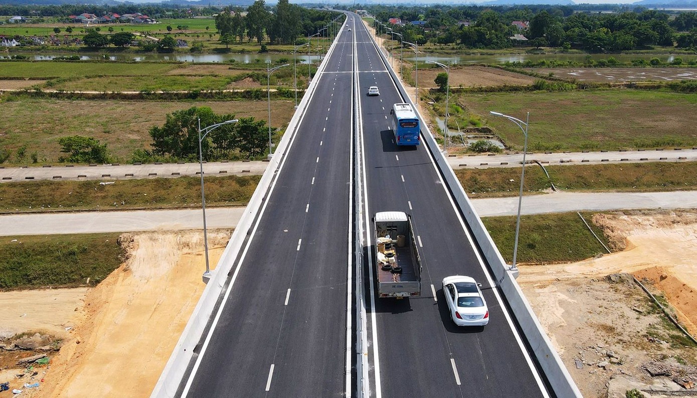 Người dân Hà Tĩnh, Quảng Trị đón tin vui: Sẽ hoàn thành 5 dự án thành phần cao tốc Bắc - Nam dài 259 km với tổng mức đầu tư 49.200 tỷ đồng trong năm nay- Ảnh 1. Người dân Hà Tĩnh, Quảng Trị đón tin vui: Sẽ hoàn thành 5 dự án thành phần cao tốc Bắc - Nam dài 259 km với tổng mức đầu tư 49.200 tỷ đồng trong năm nay- Ảnh 1.