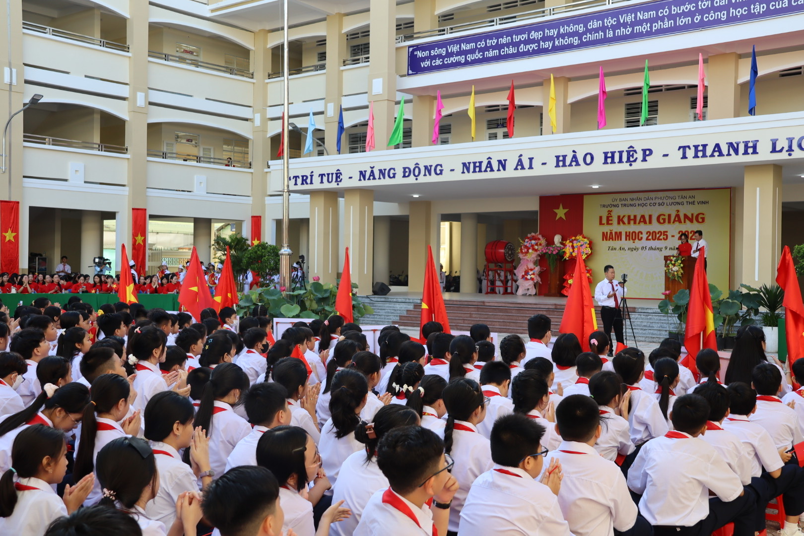 Tưng bừng khai giảng năm học mới đặc biệt chưa từng có- Ảnh 18. Tưng bừng khai giảng năm học mới đặc biệt chưa từng có- Ảnh 18.