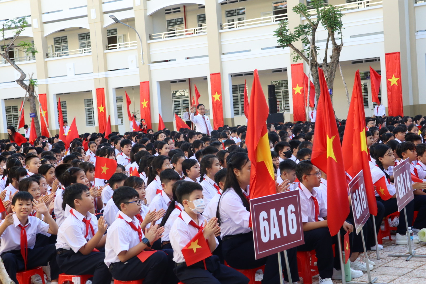 Tưng bừng khai giảng năm học mới đặc biệt chưa từng có- Ảnh 21. Tưng bừng khai giảng năm học mới đặc biệt chưa từng có- Ảnh 21.
