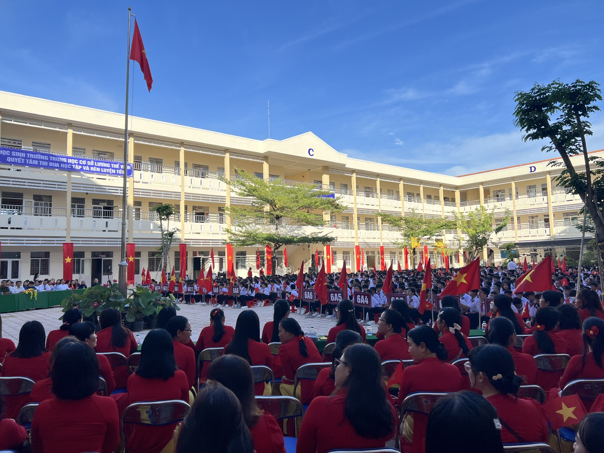 Tưng bừng khai giảng năm học mới đặc biệt chưa từng có- Ảnh 23. Tưng bừng khai giảng năm học mới đặc biệt chưa từng có- Ảnh 23.