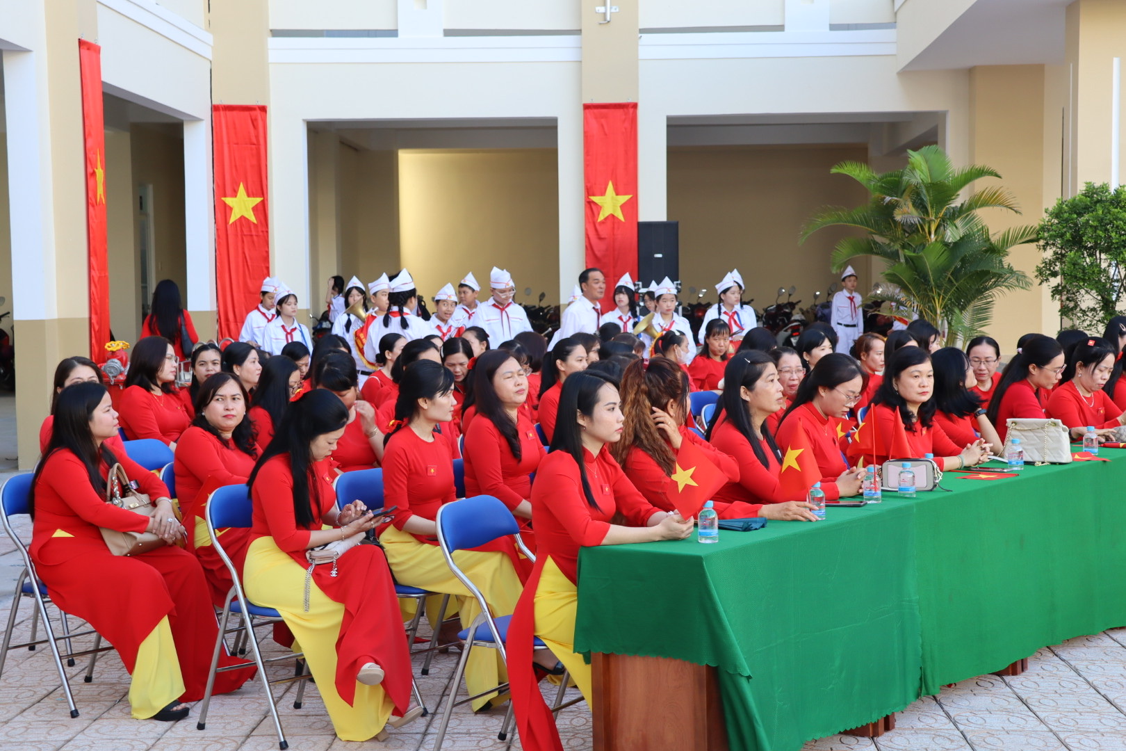 Tưng bừng khai giảng năm học mới đặc biệt chưa từng có- Ảnh 24. Tưng bừng khai giảng năm học mới đặc biệt chưa từng có- Ảnh 24.