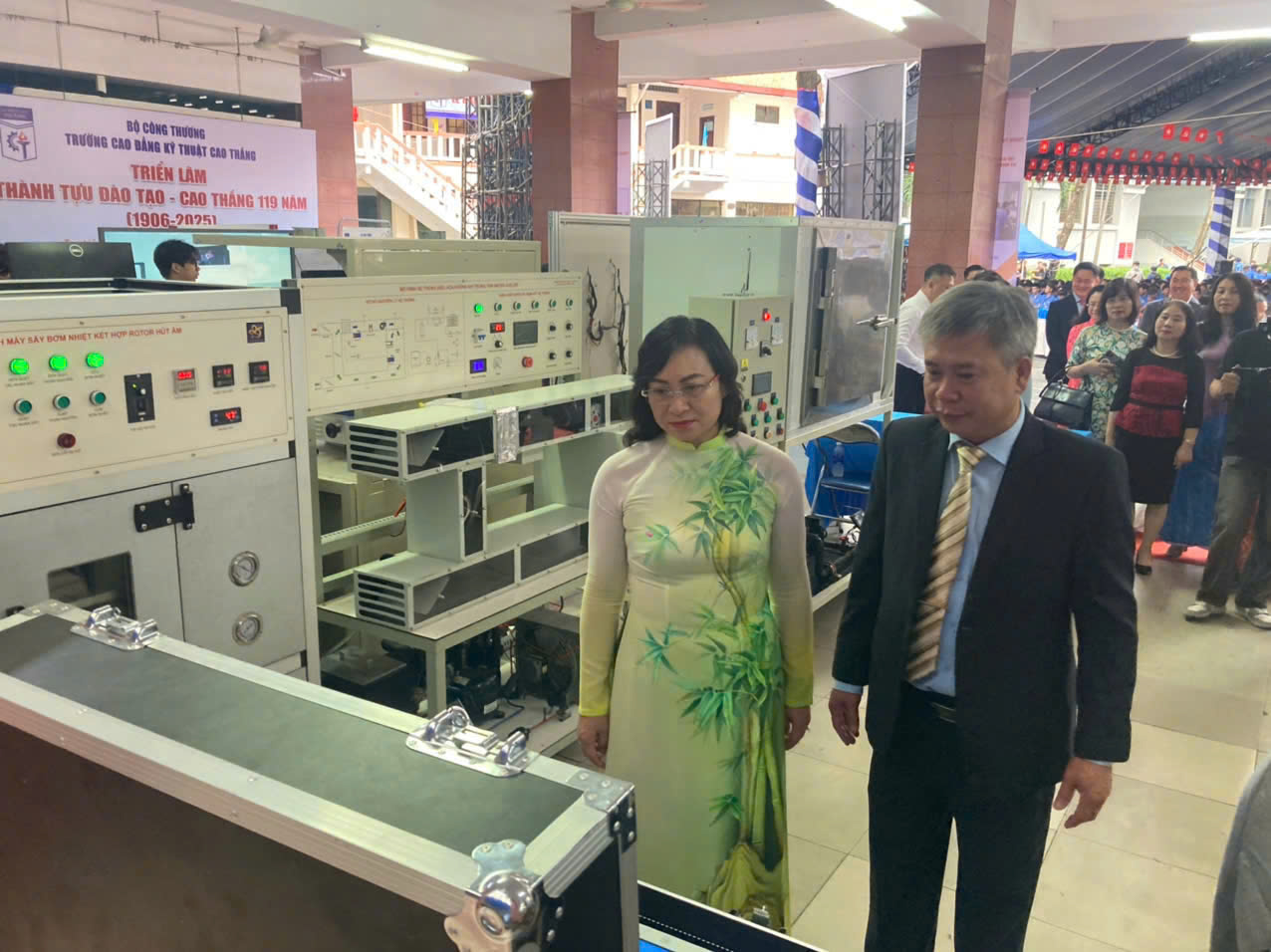 Tưng bừng khai giảng năm học mới đặc biệt chưa từng có- Ảnh 10. Tưng bừng khai giảng năm học mới đặc biệt chưa từng có- Ảnh 10.