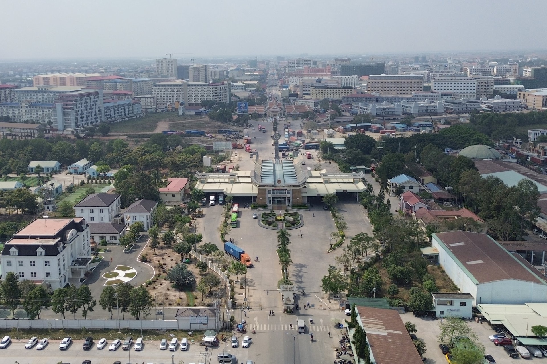 Một công trình trên biên giới Việt Nam - Campuchia ghi nhận số liệu 600 triệu USD- Ảnh 1. Một công trình trên biên giới Việt Nam - Campuchia ghi nhận số liệu 600 triệu USD- Ảnh 1.