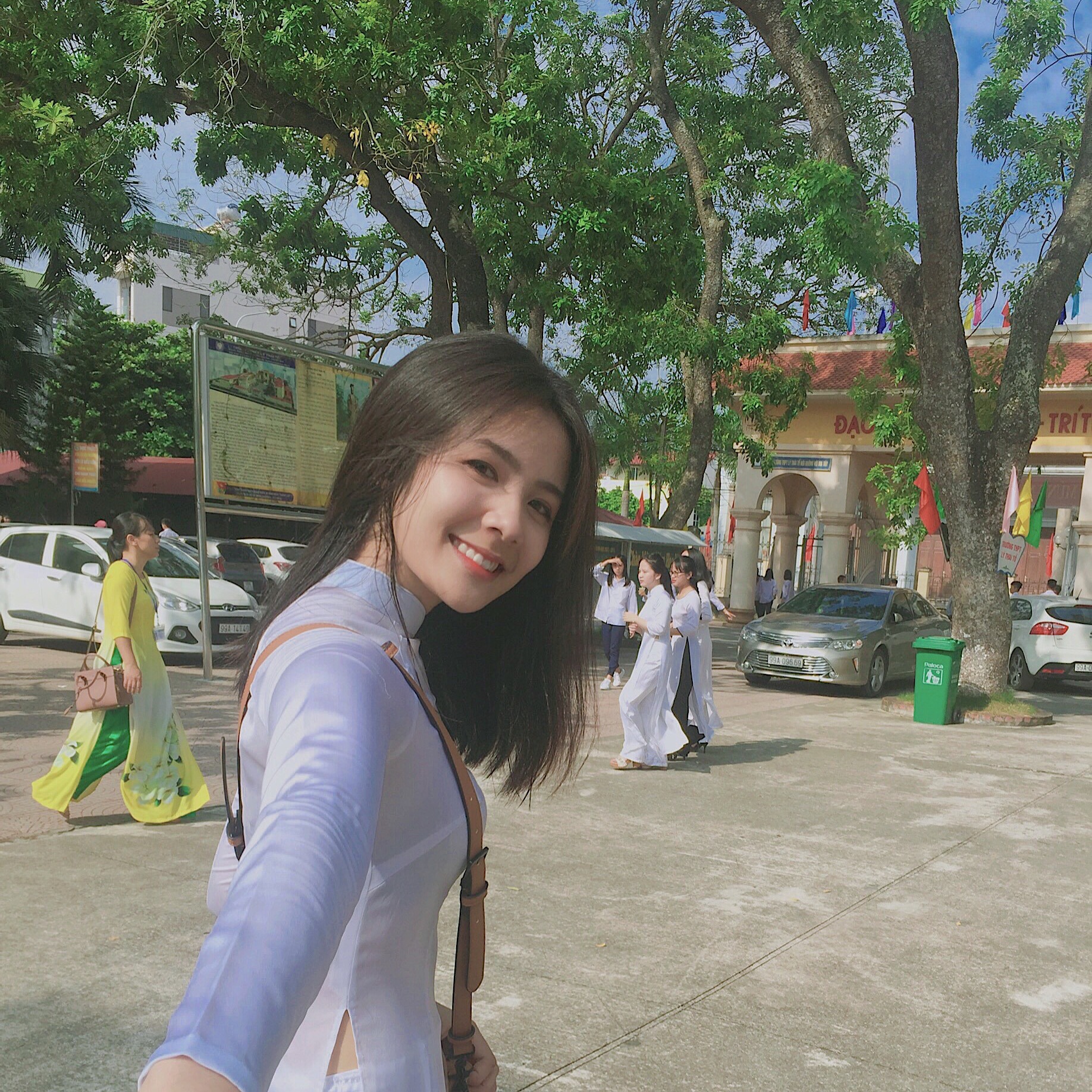 Ai còn nhớ dàn hot girl, hot boy từng một bước thành "hiện tượng mạng" nhờ loạt khoảnh khắc xuất thần trong ngày khai giảng này?- Ảnh 1.