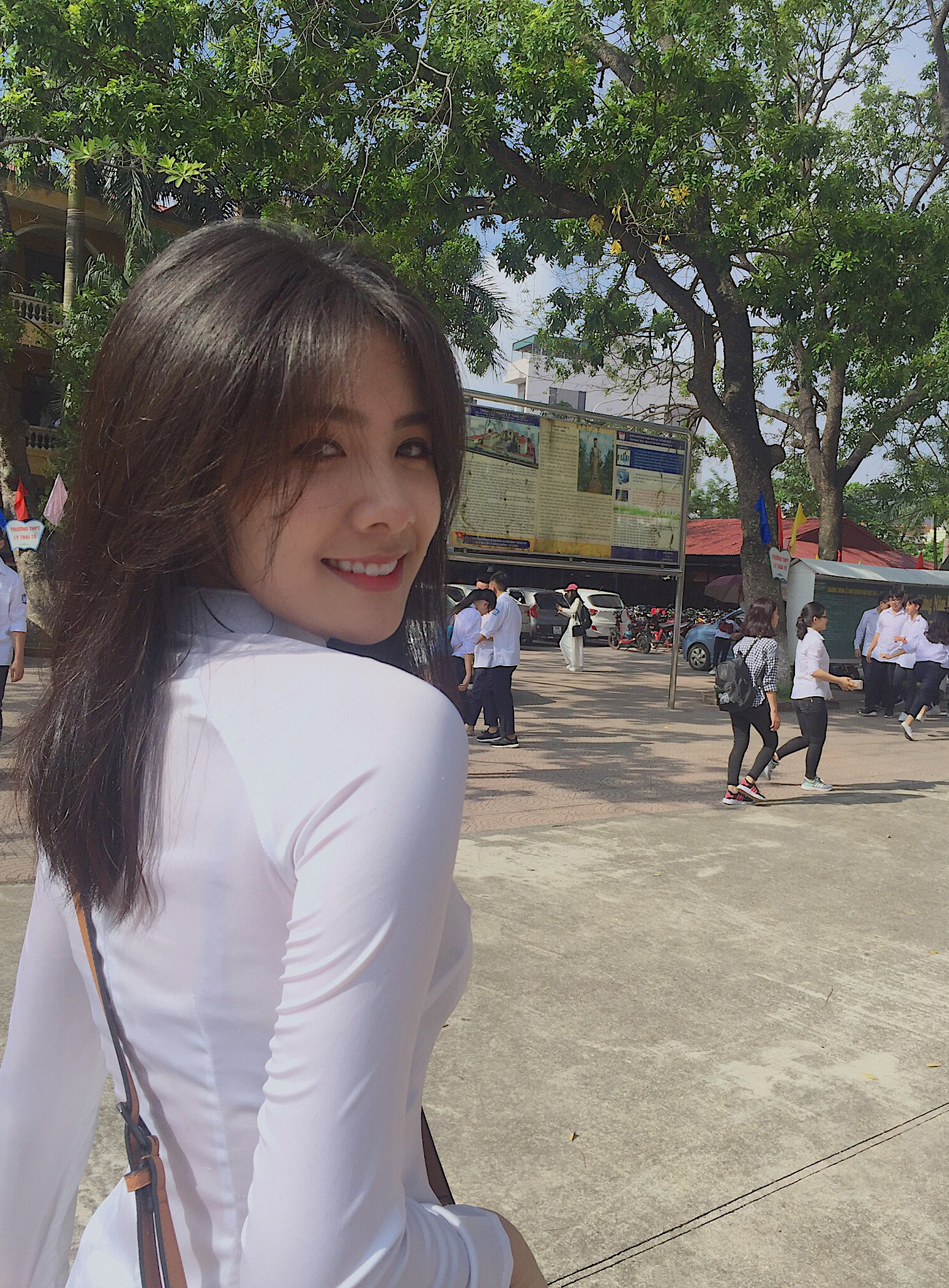 Ai còn nhớ dàn hot girl, hot boy từng một bước thành "hiện tượng mạng" nhờ loạt khoảnh khắc xuất thần trong ngày khai giảng này?- Ảnh 3.