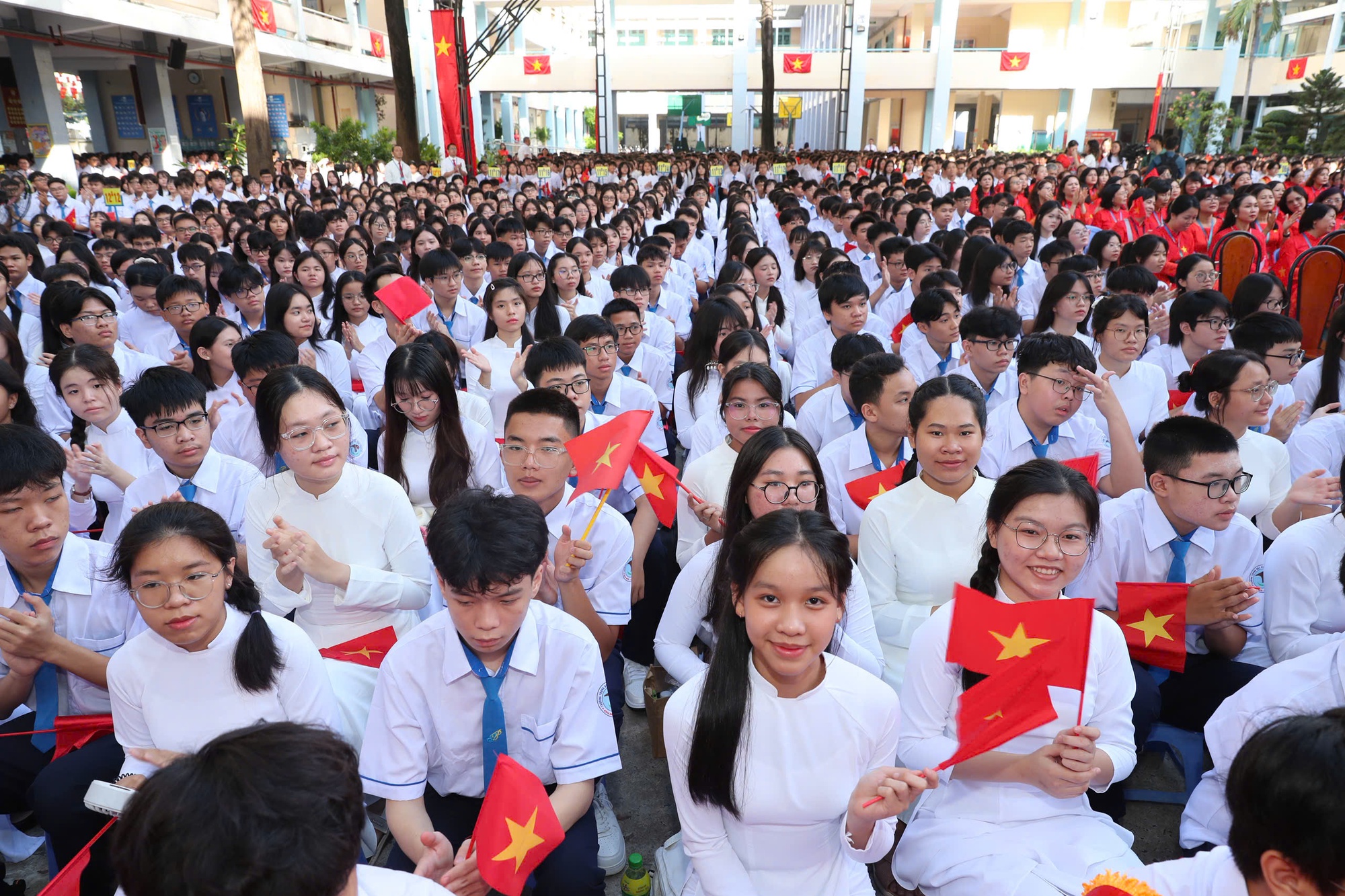 Tưng bừng khai giảng năm học mới đặc biệt chưa từng có- Ảnh 29. Tưng bừng khai giảng năm học mới đặc biệt chưa từng có- Ảnh 29.