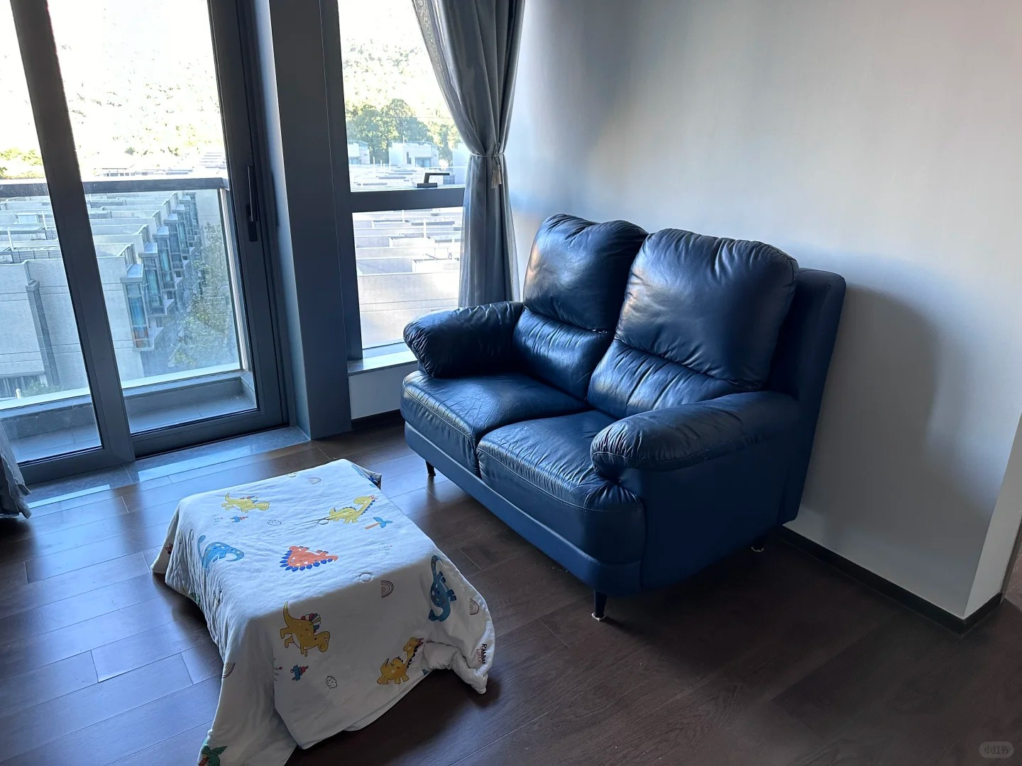 Cô gái sống 6 năm trong căn hộ 28m² với giá thuê 100 triệu/tháng: Nhỏ bé nhưng đầy bình yên- Ảnh 3. Cô gái sống 6 năm trong căn hộ 28m² với giá thuê 100 triệu/tháng: Nhỏ bé nhưng đầy bình yên- Ảnh 3.