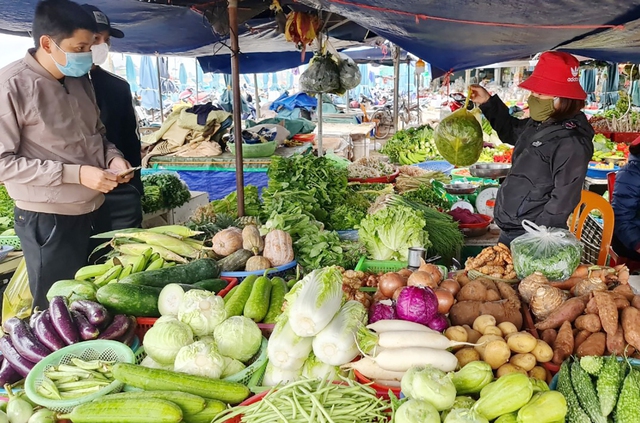 Người bán rau tiết lộ: "Tôi không bao giờ mua và ăn 4 loại rau củ này vì dễ 'ngậm' hóa chất, độc tố"- Ảnh 1.