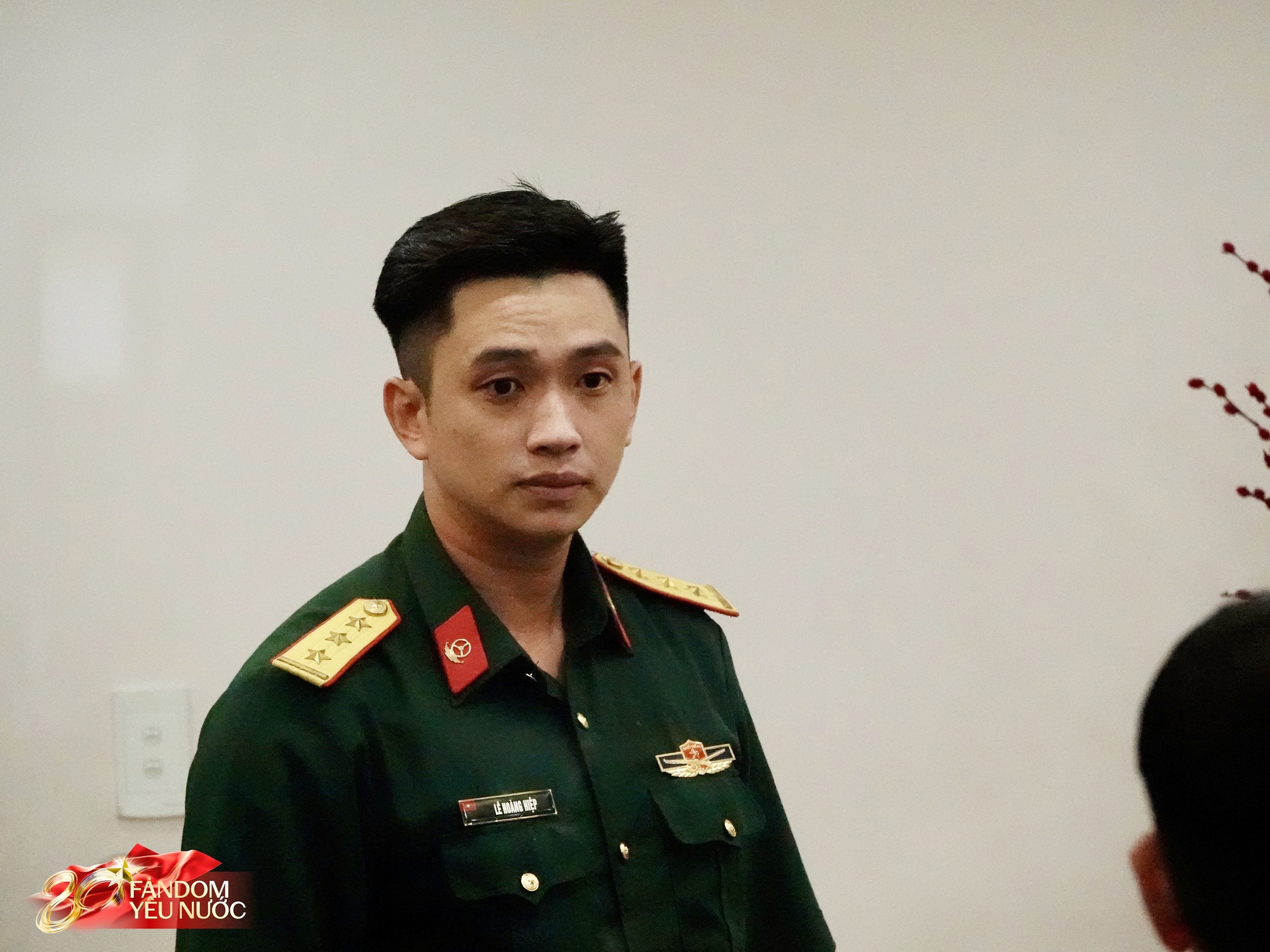 Thượng uý Lê Hoàng Hiệp đã về TP.HCM, hàng trăm người thấy được bóng lưng là mãn nguyện- Ảnh 7. Thượng uý Lê Hoàng Hiệp đã về TP.HCM, hàng trăm người thấy được bóng lưng là mãn nguyện- Ảnh 7.