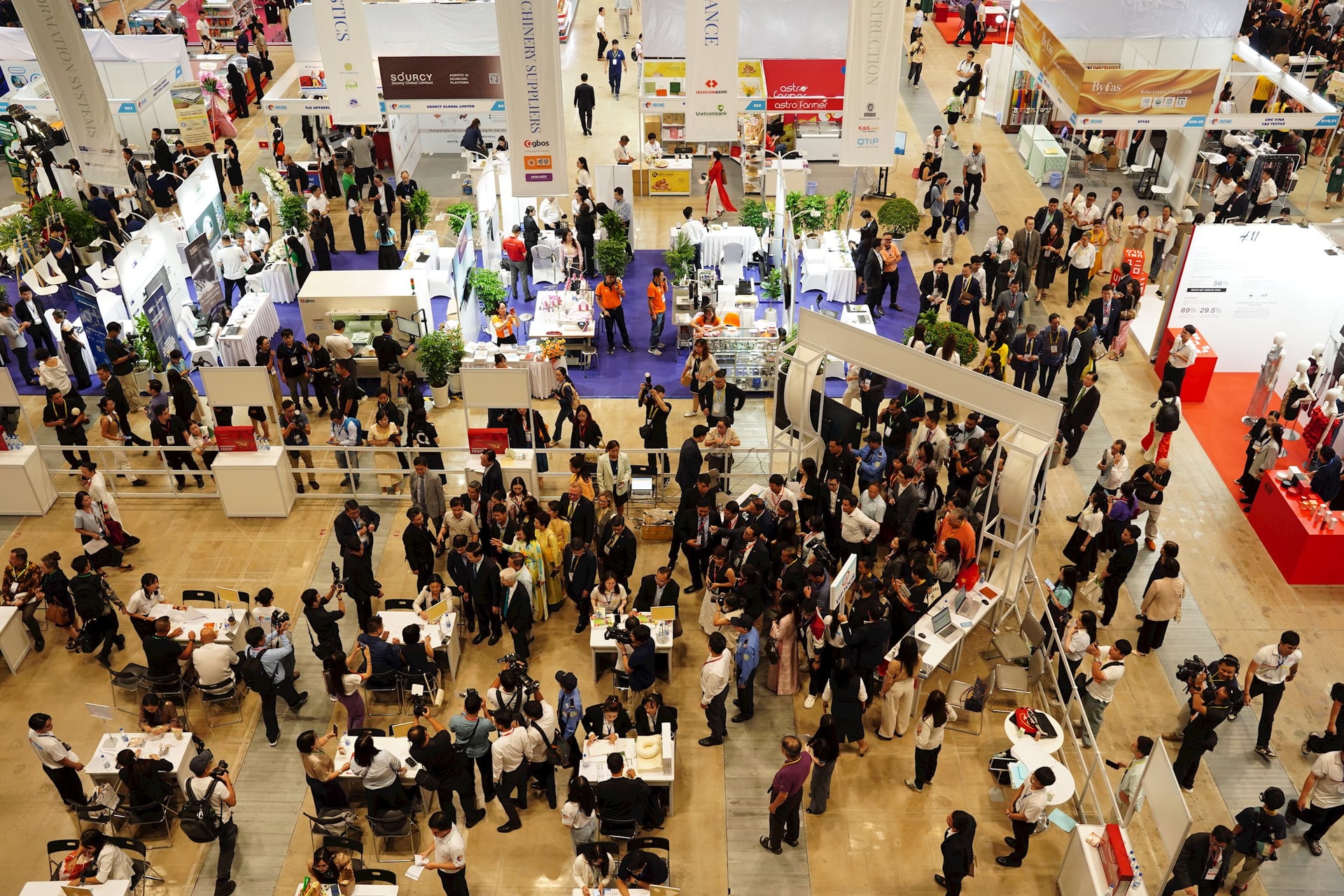 Khai mạc chuỗi sự kiện Hội chợ Du lịch quốc tế Thành phố Hồ Chí Minh 2025- Ảnh 4. Khai mạc chuỗi sự kiện Hội chợ Du lịch quốc tế Thành phố Hồ Chí Minh 2025- Ảnh 4.